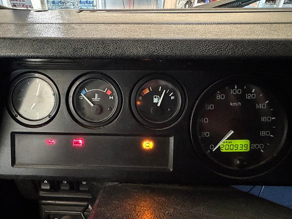 Land Rover Defender 90 10 of 10