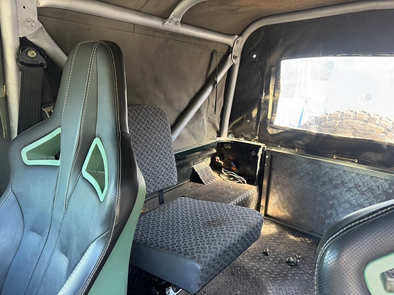 Land Rover Defender 90 6 of 10