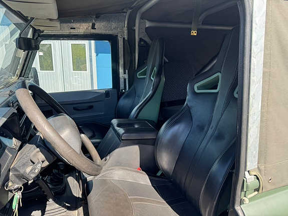 Land Rover Defender 90 5 of 5