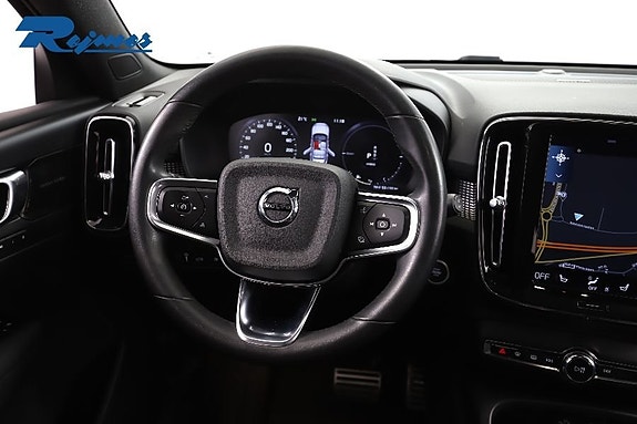 Volvo XC40 4 of 30