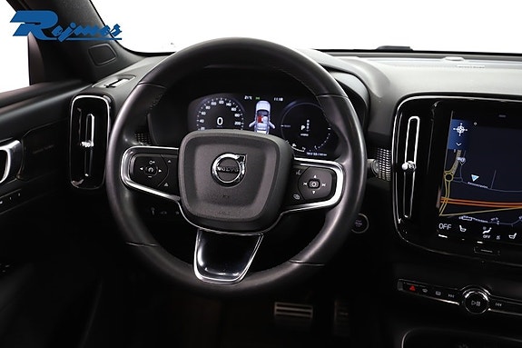 Volvo XC40 4 of 5