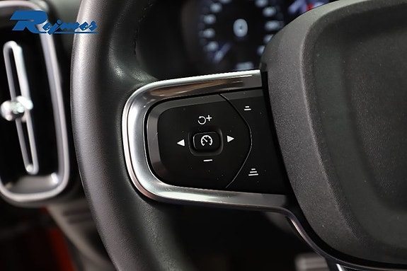 Volvo XC40 12 of 30