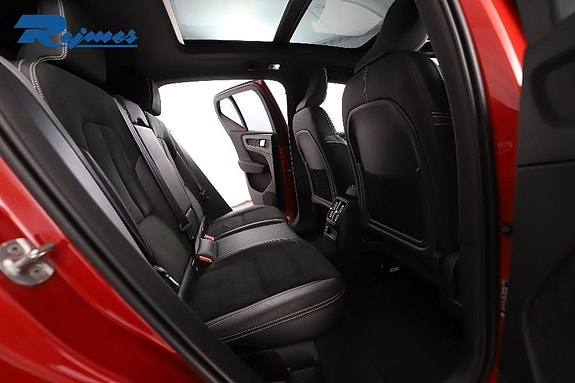 Volvo XC40 8 of 30