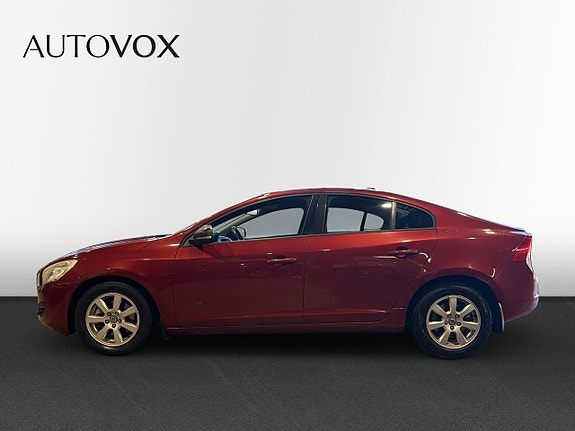 Volvo S60 2 of 5