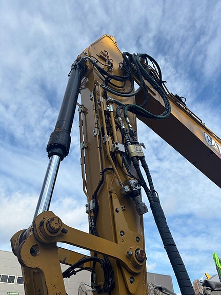 Caterpillar 325 07B Next Gen 18 of 30