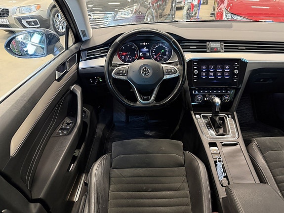 Volkswagen Passat 21 of 27