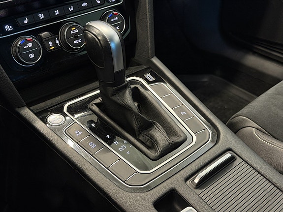 Volkswagen Passat 17 of 27