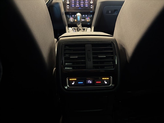 Volkswagen Passat 23 of 27
