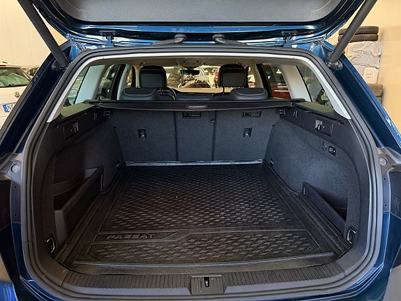 Volkswagen Passat 8 of 27