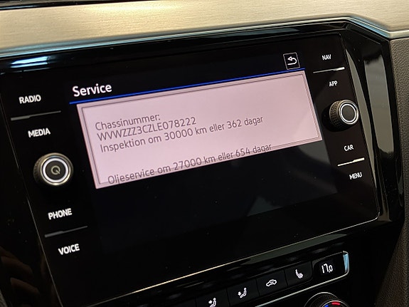 Volkswagen Passat 15 of 27