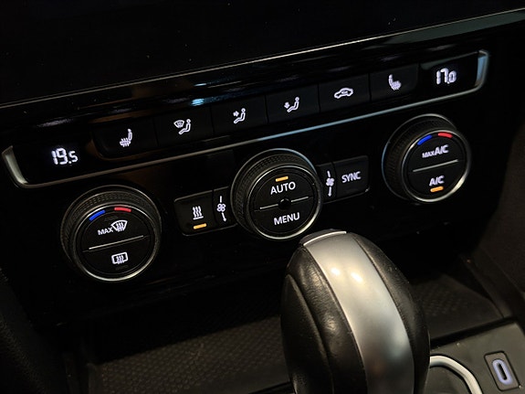 Volkswagen Passat 16 of 27