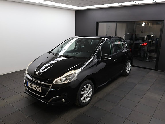 Peugeot 208 2 of 5