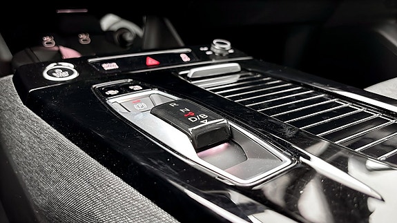 Audi Q6 e-tron 15 of 19