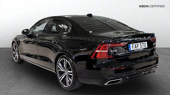 Volvo S60 2 of 5