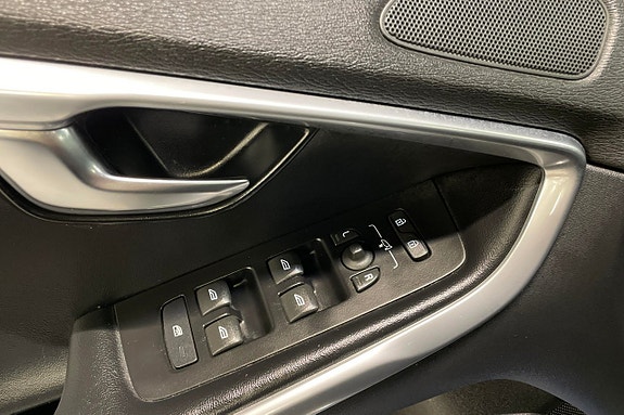 Volvo V40 25 of 30