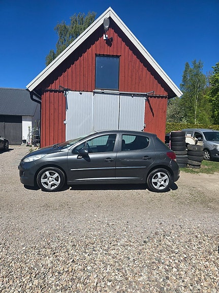 Peugeot 207 2 of 6