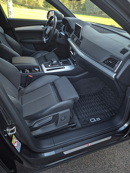 Audi Q5 2 of 4