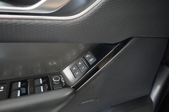 Land Rover Range Rover Velar 17 of 17