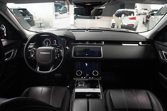Land Rover Range Rover Velar 10 of 17