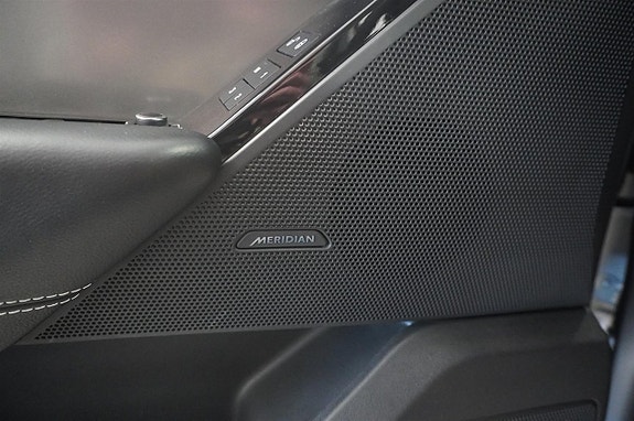 Land Rover Range Rover Velar 16 of 17