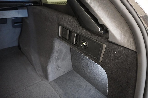 BMW 330e 9 of 22