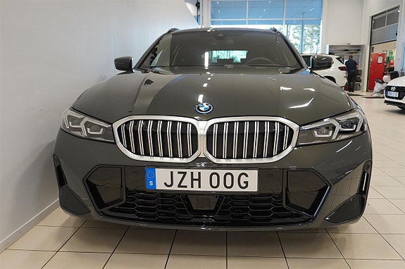 BMW 330e 13 of 22