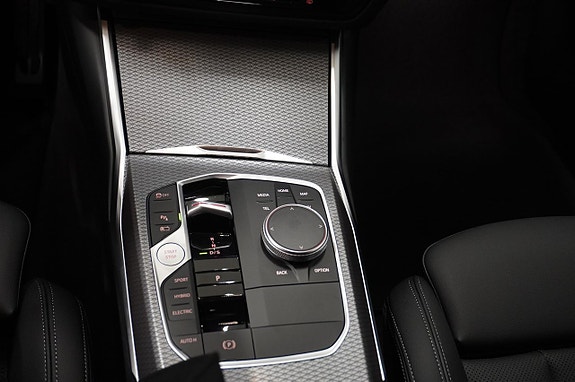 BMW 330e 16 of 22