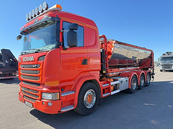 SPRIDERBIL SCANIA R490 TRIDEM KOMPLETT FLAK O SPRIDER