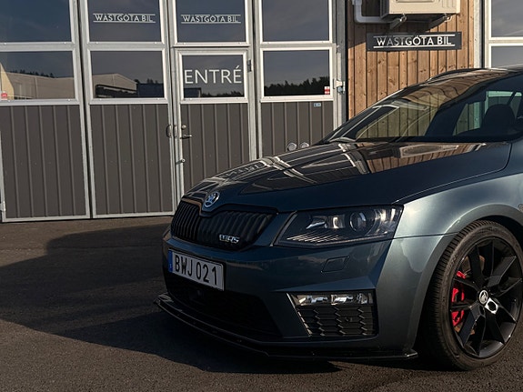 Skoda Octavia 2 of 5
