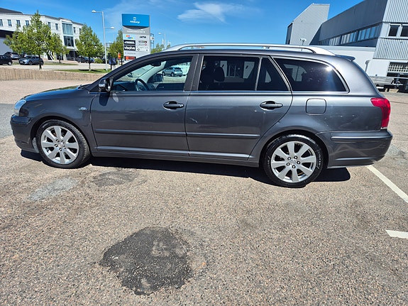 Brukt Toyota Avensis 2.2 d-4d