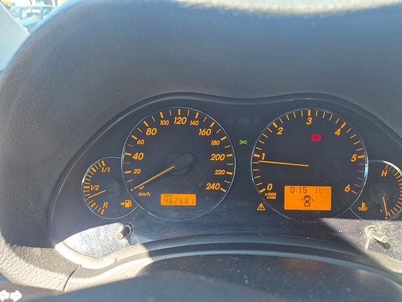 Toyota Avensis 2 of 4