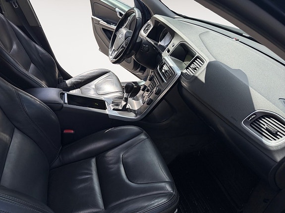 Volvo V60 11 of 18