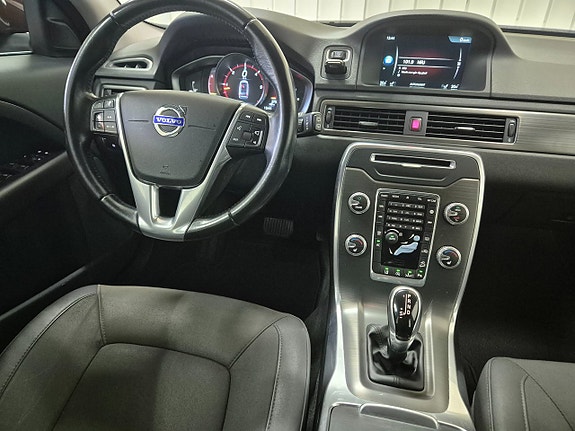 Volvo XC70 11 of 22