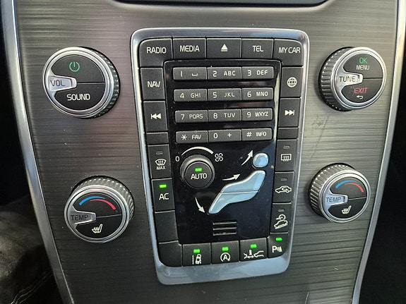 Volvo XC70 12 of 22