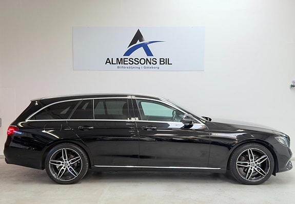 Mercedes-Benz E200 4 of 5
