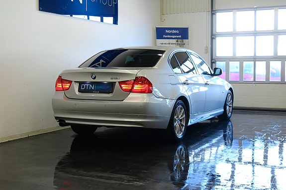 BMW 318i 3 of 5