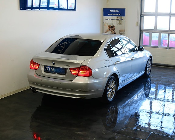 BMW 318i 2 of 5