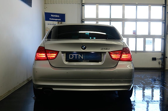 BMW 318i 4 of 5