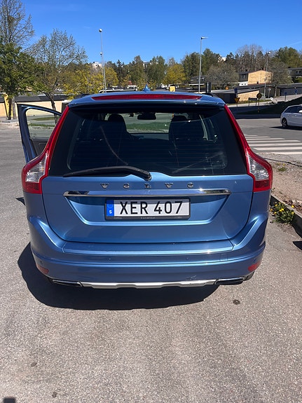 Volvo XC60 2 of 5