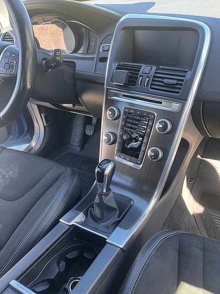 Volvo XC60 4 of 5