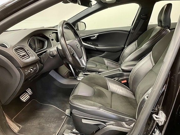 Volvo V40 17 of 23