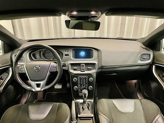 Volvo V40 16 of 23