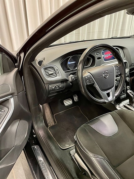 Volvo V40 6 of 23