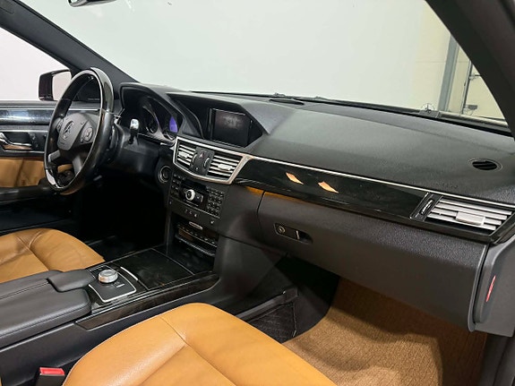Mercedes-Benz E350 5 of 5