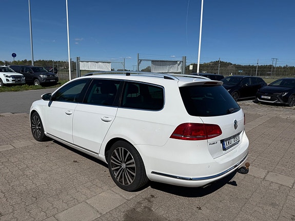 Volkswagen Passat 2 of 5
