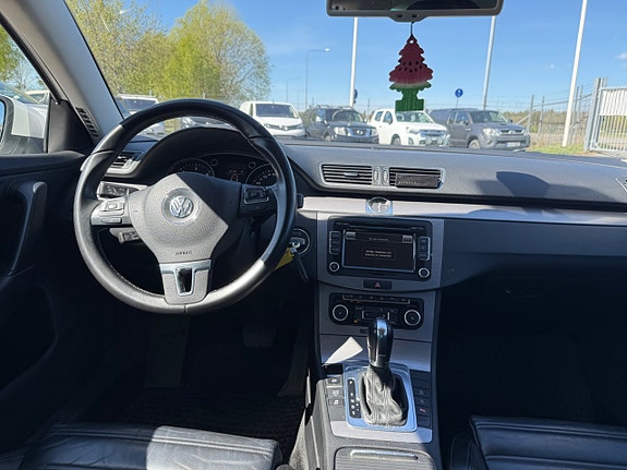 Volkswagen Passat 12 of 21
