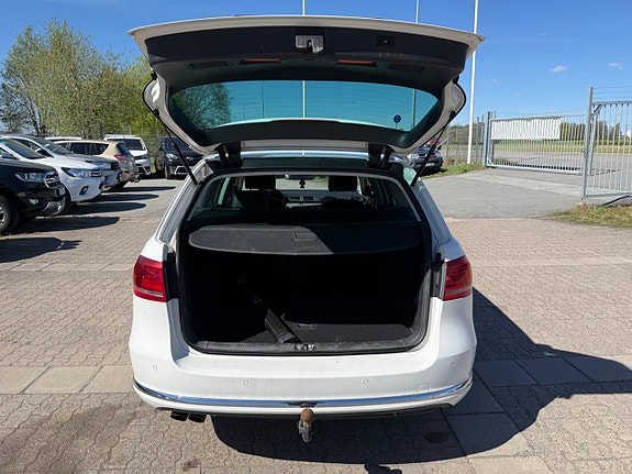 Volkswagen Passat 13 of 21