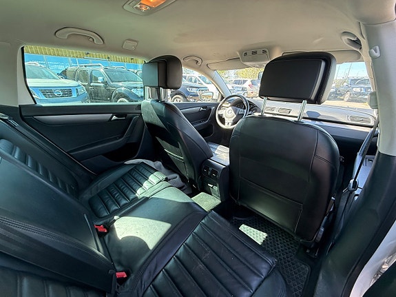 Volkswagen Passat 11 of 21