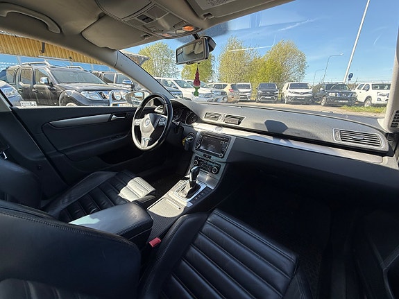 Volkswagen Passat 10 of 21