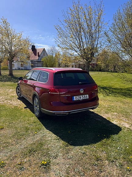 Volkswagen Passat Alltrack 3 of 3